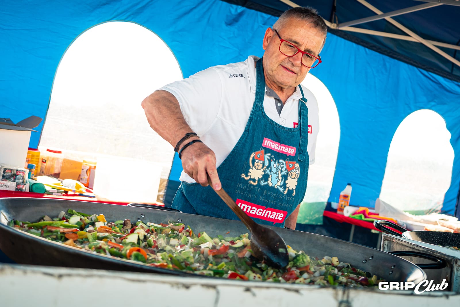 Paella para los participantes en el paddock